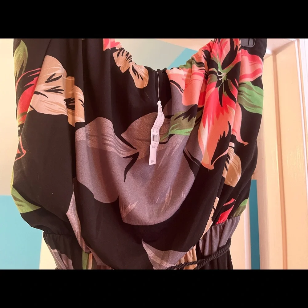 Black tropical strapless jumpsuit. NY&Co. NWT - Picture 6 of 7